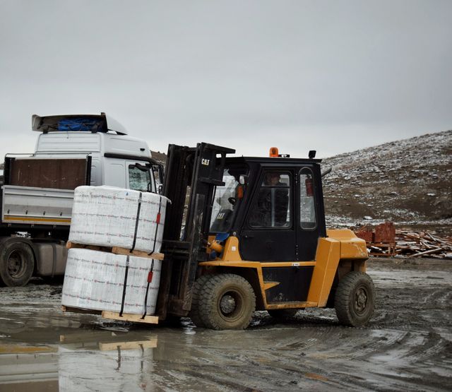 Counterbalance forklift operating in an industrial workplace